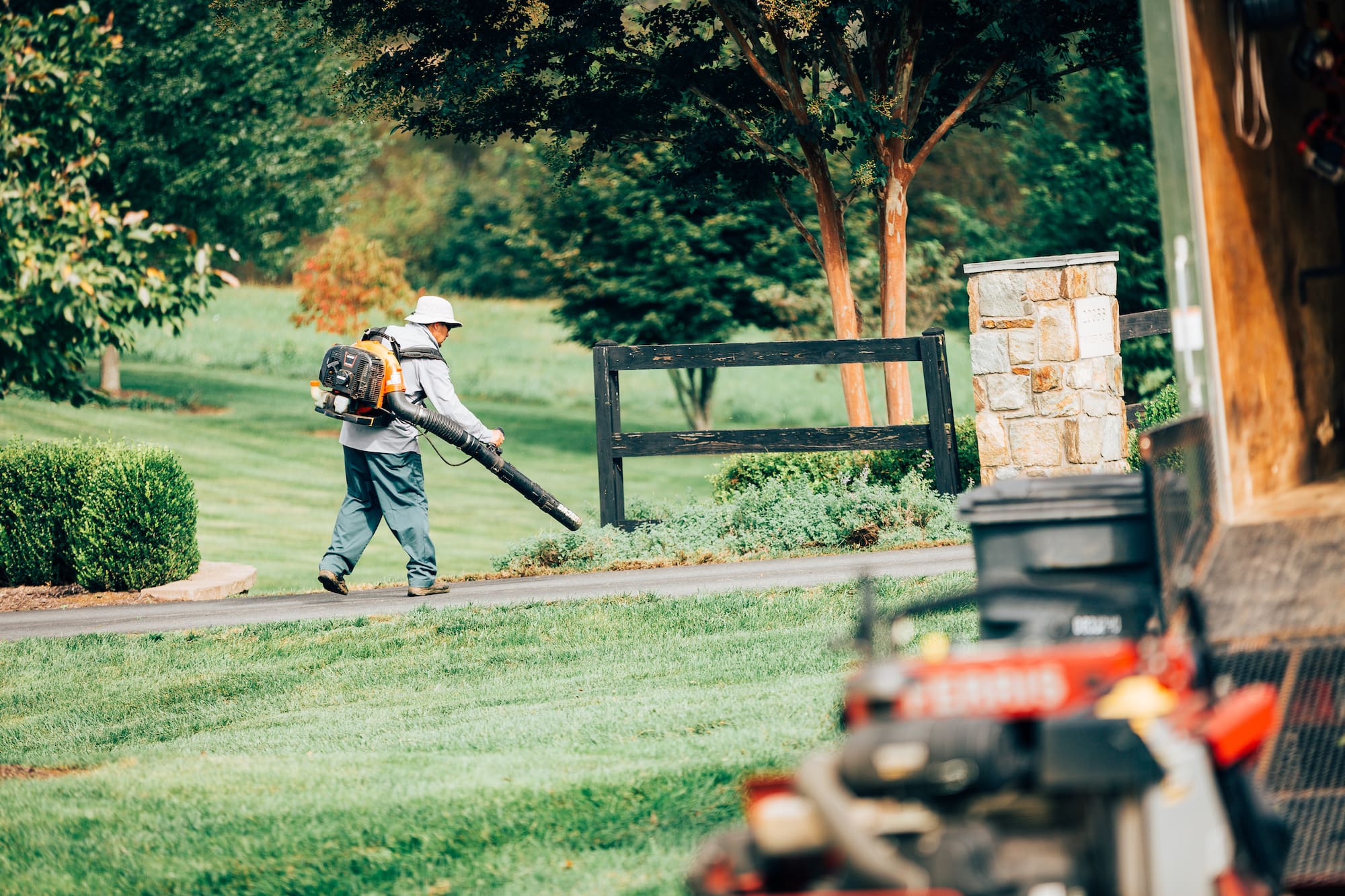 Fall leaf blowing and yard clean up in leesburg va